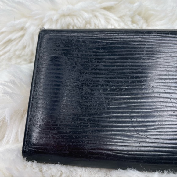 Louis Vuitton Black Epi 6-key wallet - Picture 6 of 16